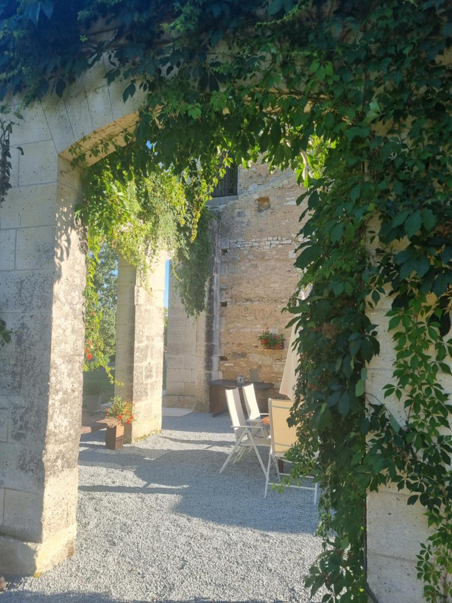 Chateau Neuf Le Desert Le Pizou Luaran gambar